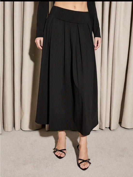 Dresses & Skirts - Black Pleated Maxi Skirt